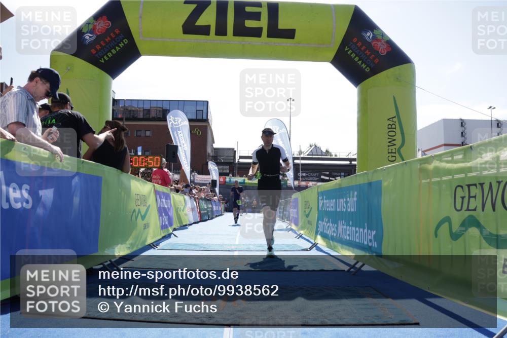09.08.2026 - GEWOBA Citytriathlon Bremen Yannick Fuchs http://msf.ph/oto/9938562 09.08.2026 15:27:13 Ziel 375, 454 meine-sportfotos.de