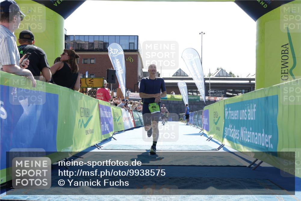 09.08.2026 - GEWOBA Citytriathlon Bremen Yannick Fuchs http://msf.ph/oto/9938575 09.08.2026 15:27:15 Ziel 375, 454 meine-sportfotos.de