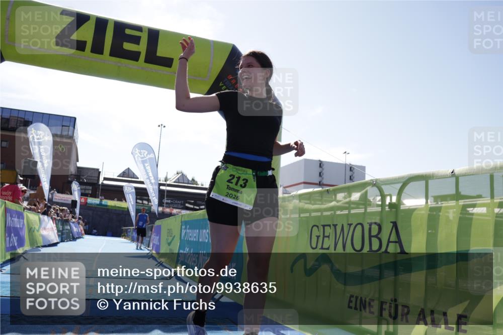 09.08.2026 - GEWOBA Citytriathlon Bremen Yannick Fuchs http://msf.ph/oto/9938635 09.08.2026 15:27:34 Ziel 213 meine-sportfotos.de