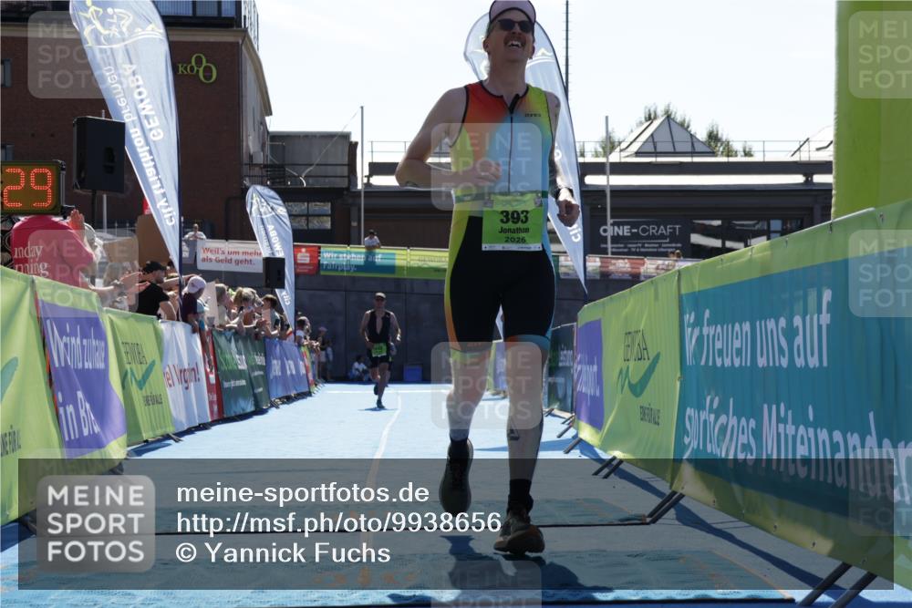 09.08.2026 - GEWOBA Citytriathlon Bremen Yannick Fuchs http://msf.ph/oto/9938656 09.08.2026 15:27:52 Ziel 393 meine-sportfotos.de
