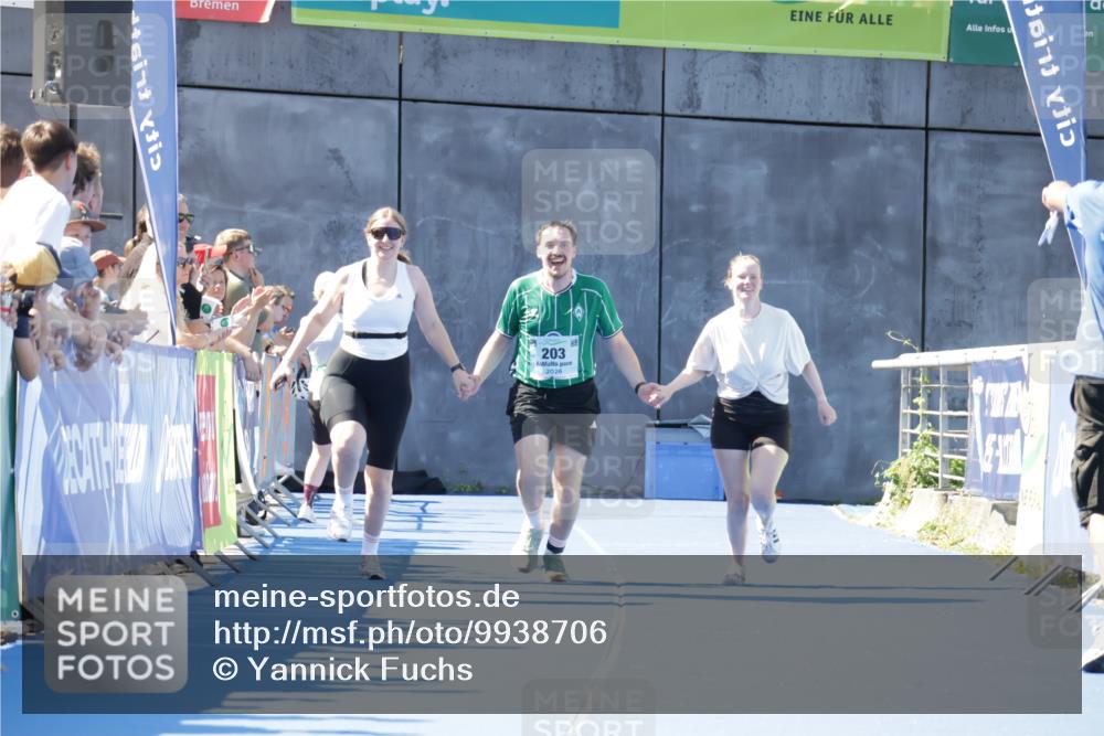 09.08.2026 - GEWOBA Citytriathlon Bremen Yannick Fuchs http://msf.ph/oto/9938706 09.08.2026 11:44:07 Ziel 203 meine-sportfotos.de