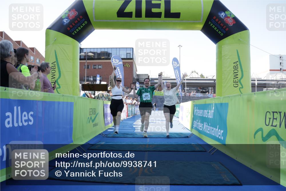 09.08.2026 - GEWOBA Citytriathlon Bremen Yannick Fuchs http://msf.ph/oto/9938741 09.08.2026 11:44:13 Ziel 203 meine-sportfotos.de