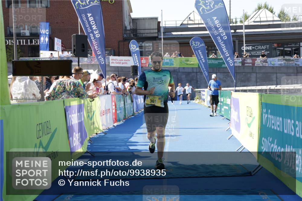 09.08.2026 - GEWOBA Citytriathlon Bremen Yannick Fuchs http://msf.ph/oto/9938935 09.08.2026 11:45:39 Ziel 361 meine-sportfotos.de