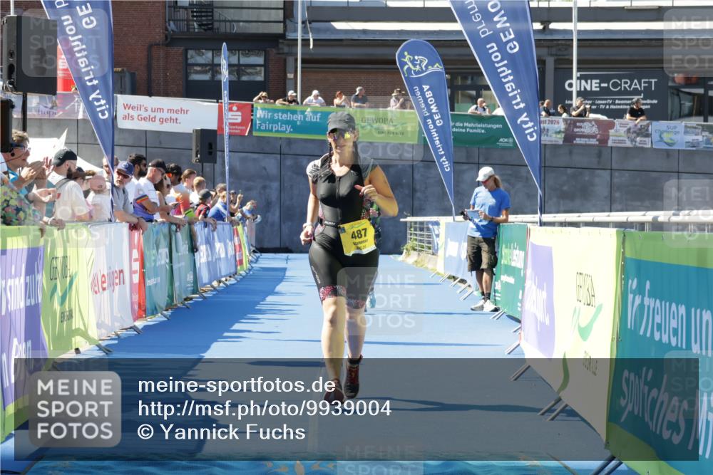 09.08.2026 - GEWOBA Citytriathlon Bremen Yannick Fuchs http://msf.ph/oto/9939004 09.08.2026 11:46:11 Ziel 415, 487 meine-sportfotos.de