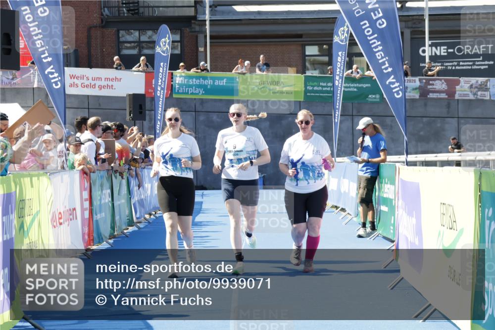 09.08.2026 - GEWOBA Citytriathlon Bremen Yannick Fuchs http://msf.ph/oto/9939071 09.08.2026 11:47:17 Ziel 9 meine-sportfotos.de