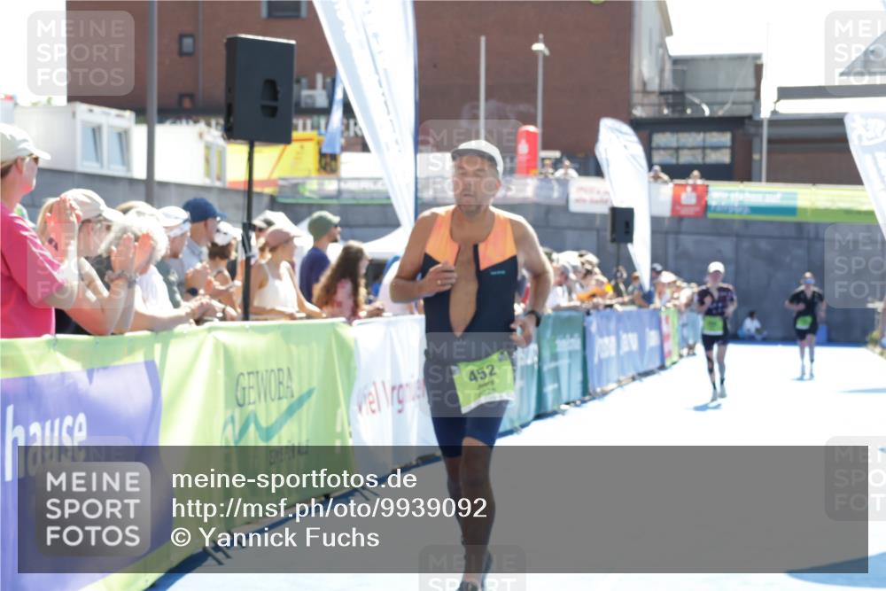 09.08.2026 - GEWOBA Citytriathlon Bremen Yannick Fuchs http://msf.ph/oto/9939092 09.08.2026 15:30:49 Ziel 197, 204, 452 meine-sportfotos.de