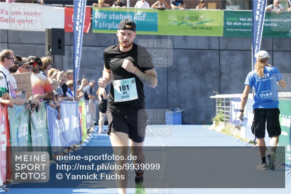 09.08.2026 - GEWOBA Citytriathlon Bremen Yannick Fuchs http://msf.ph/oto/9939099 09.08.2026 11:47:29 Ziel 101 meine-sportfotos.de