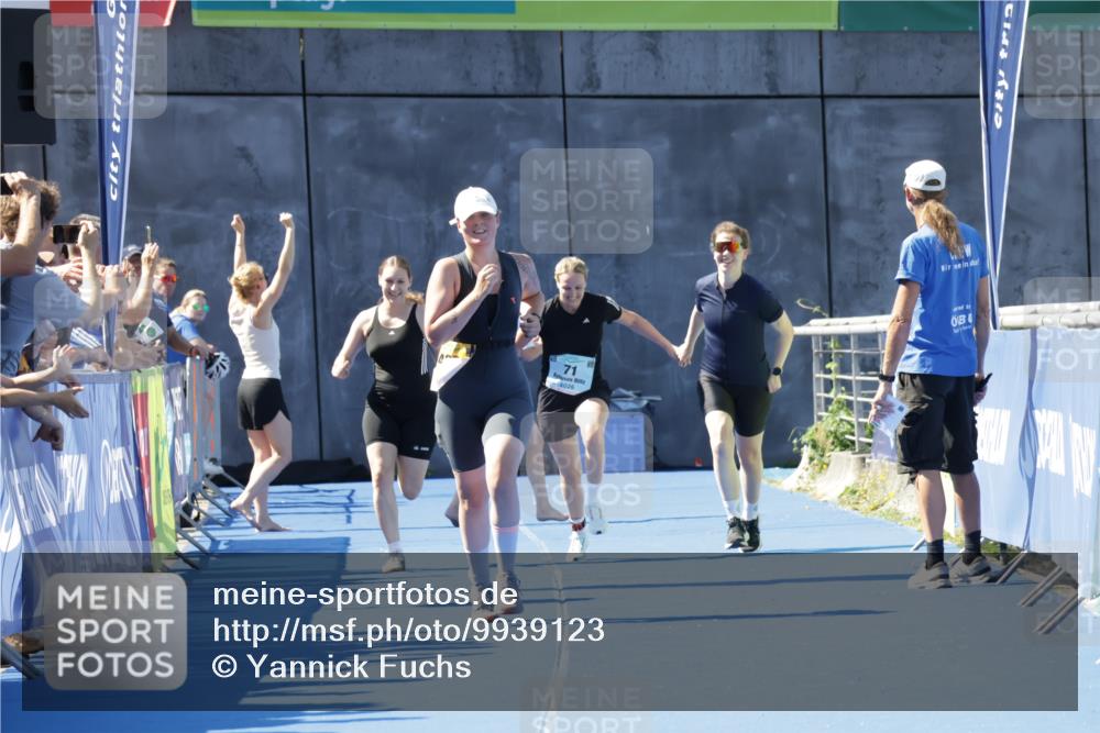 09.08.2026 - GEWOBA Citytriathlon Bremen Yannick Fuchs http://msf.ph/oto/9939123 09.08.2026 11:47:41 Ziel 71 meine-sportfotos.de
