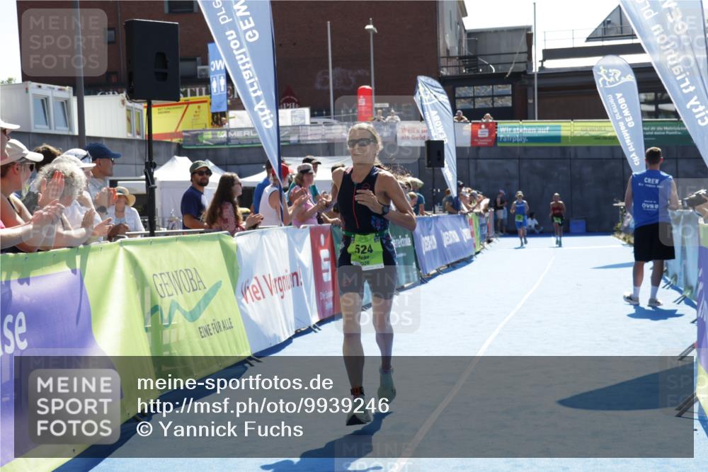 09.08.2026 - GEWOBA Citytriathlon Bremen Yannick Fuchs http://msf.ph/oto/9939246 09.08.2026 15:31:30 Ziel 524 meine-sportfotos.de