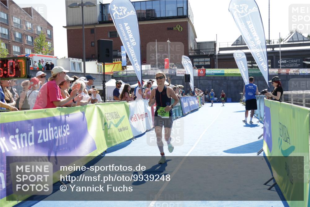 09.08.2026 - GEWOBA Citytriathlon Bremen Yannick Fuchs http://msf.ph/oto/9939248 09.08.2026 15:31:31 Ziel 524 meine-sportfotos.de