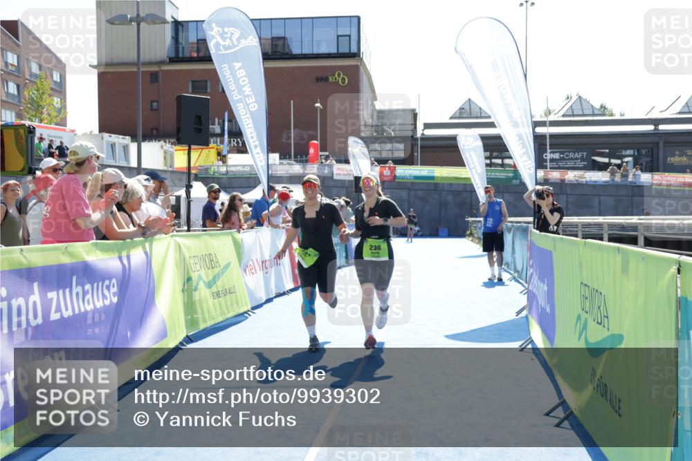 09.08.2026 - GEWOBA Citytriathlon Bremen Yannick Fuchs http://msf.ph/oto/9939302 09.08.2026 15:31:48 Ziel 237, 238 meine-sportfotos.de