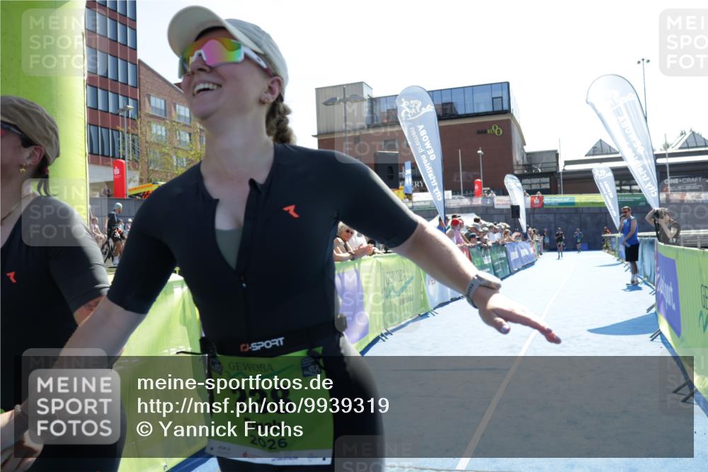 09.08.2026 - GEWOBA Citytriathlon Bremen Yannick Fuchs http://msf.ph/oto/9939319 09.08.2026 15:31:49 Ziel 237, 238 meine-sportfotos.de