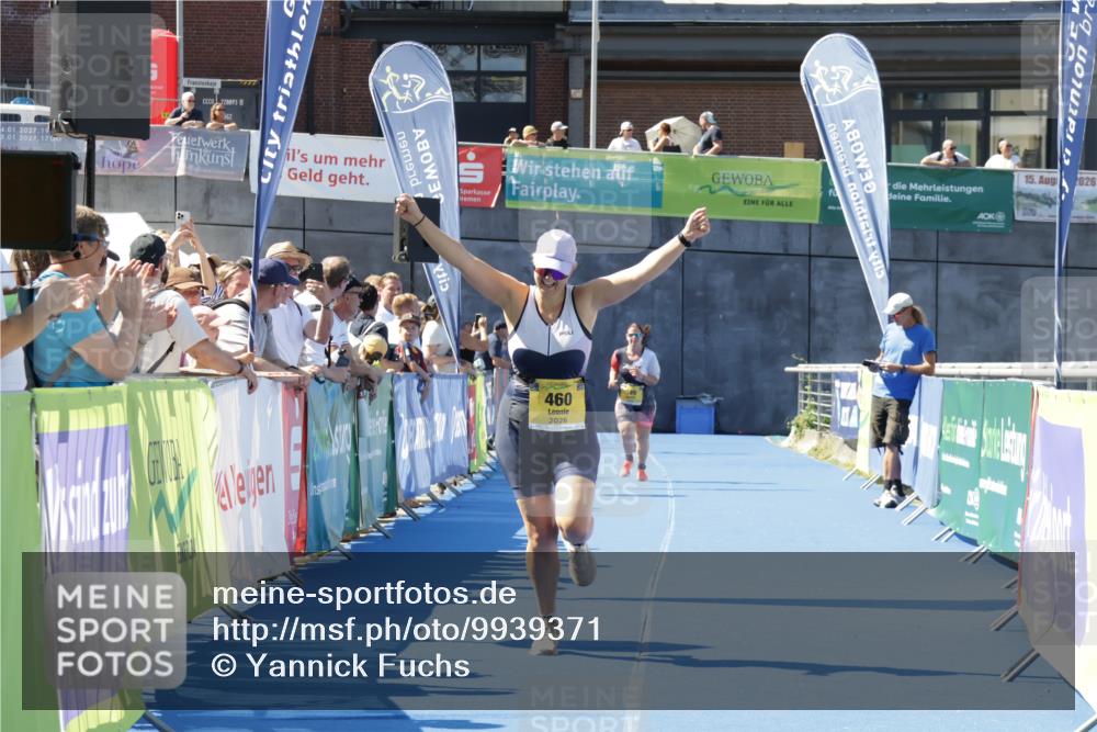 09.08.2026 - GEWOBA Citytriathlon Bremen Yannick Fuchs http://msf.ph/oto/9939371 09.08.2026 11:48:46 Ziel 460 meine-sportfotos.de