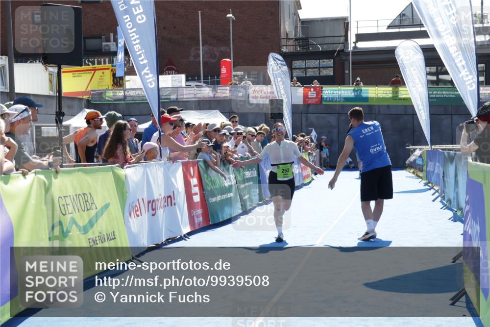 09.08.2026 - GEWOBA Citytriathlon Bremen Yannick Fuchs http://msf.ph/oto/9939508 09.08.2026 15:32:34 Ziel 252 meine-sportfotos.de