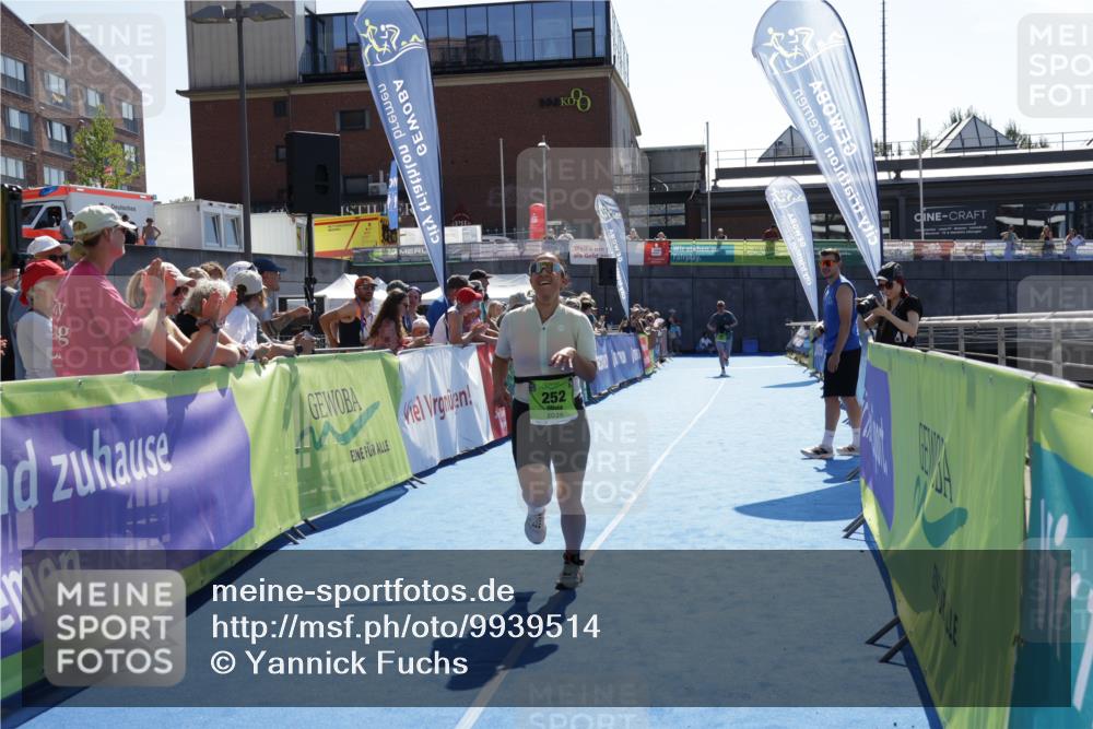 09.08.2026 - GEWOBA Citytriathlon Bremen Yannick Fuchs http://msf.ph/oto/9939514 09.08.2026 15:32:36 Ziel 252 meine-sportfotos.de