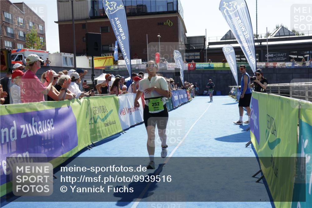 09.08.2026 - GEWOBA Citytriathlon Bremen Yannick Fuchs http://msf.ph/oto/9939516 09.08.2026 15:32:36 Ziel 252 meine-sportfotos.de