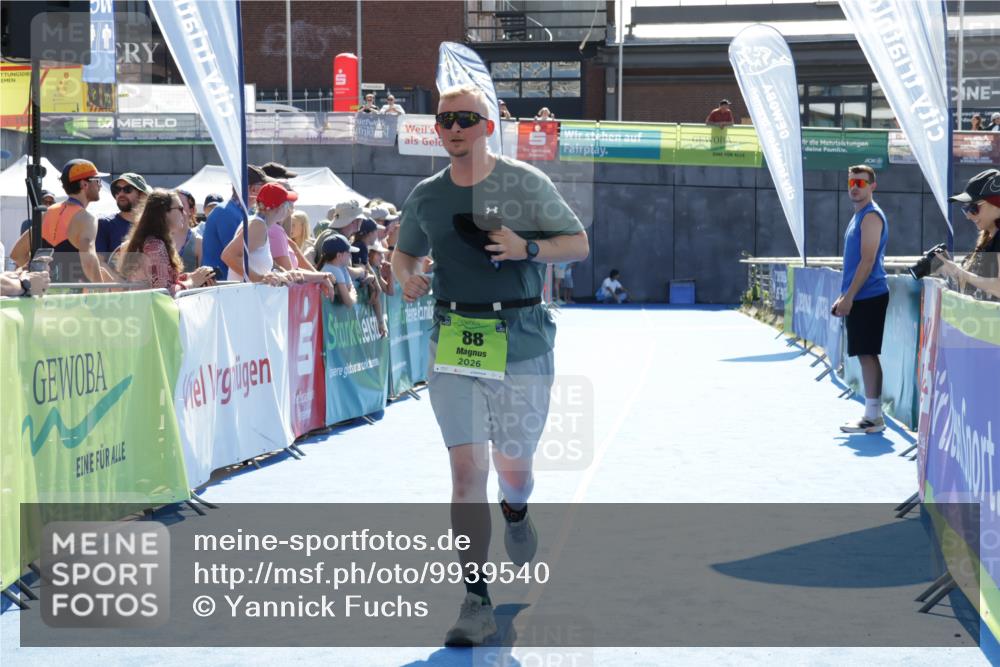 09.08.2026 - GEWOBA Citytriathlon Bremen Yannick Fuchs http://msf.ph/oto/9939540 09.08.2026 15:32:43 Ziel 88 meine-sportfotos.de