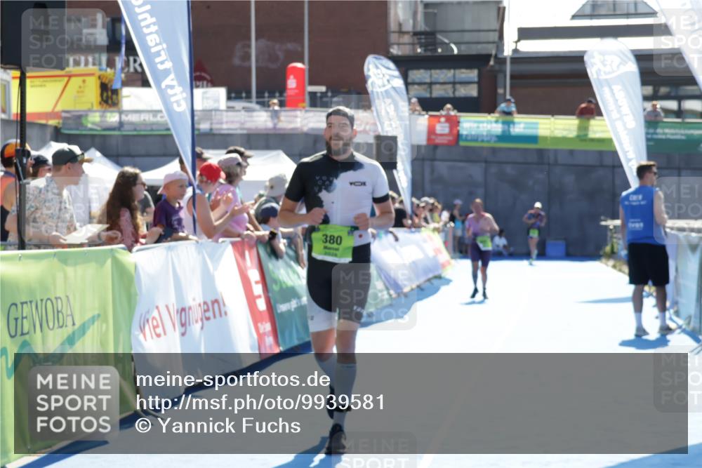 09.08.2026 - GEWOBA Citytriathlon Bremen Yannick Fuchs http://msf.ph/oto/9939581 09.08.2026 15:33:14 Ziel 380 meine-sportfotos.de