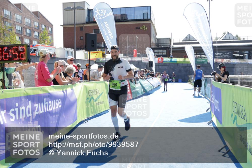 09.08.2026 - GEWOBA Citytriathlon Bremen Yannick Fuchs http://msf.ph/oto/9939587 09.08.2026 15:33:15 Ziel 380 meine-sportfotos.de