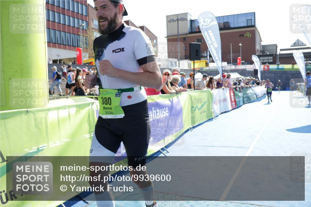 09.08.2026 - GEWOBA Citytriathlon Bremen Yannick Fuchs http://msf.ph/oto/9939600 09.08.2026 15:33:16 Ziel 380 meine-sportfotos.de