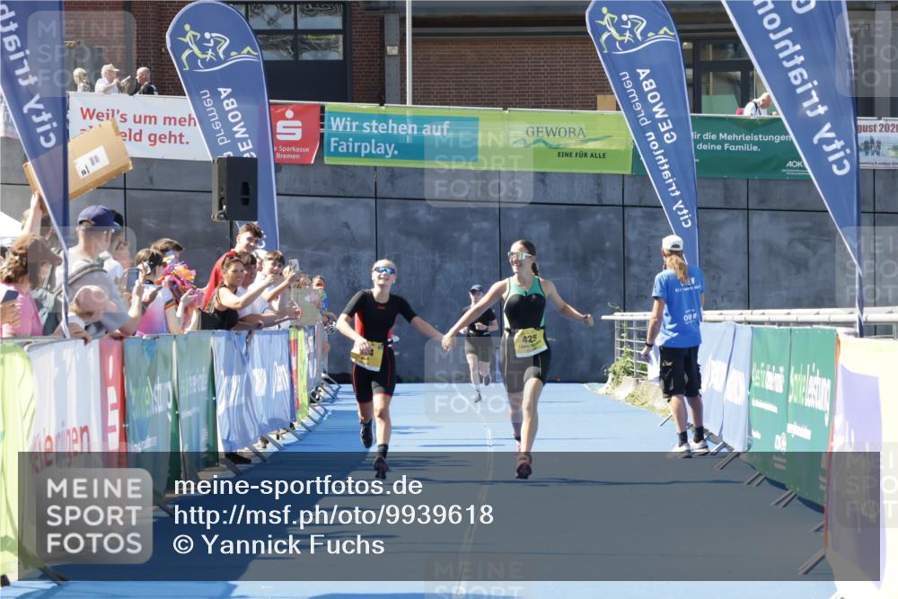09.08.2026 - GEWOBA Citytriathlon Bremen Yannick Fuchs http://msf.ph/oto/9939618 09.08.2026 11:51:22 Ziel 424, 425 meine-sportfotos.de