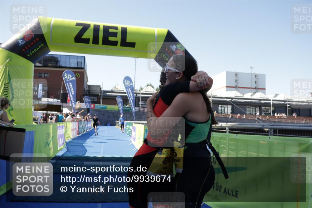09.08.2026 - GEWOBA Citytriathlon Bremen Yannick Fuchs http://msf.ph/oto/9939674 09.08.2026 11:51:30 Ziel 424, 425, 435 meine-sportfotos.de
