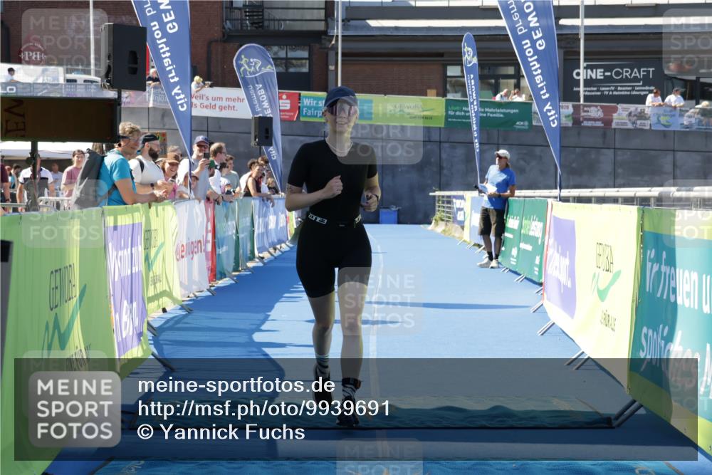 09.08.2026 - GEWOBA Citytriathlon Bremen Yannick Fuchs http://msf.ph/oto/9939691 09.08.2026 11:51:34 Ziel 435 meine-sportfotos.de