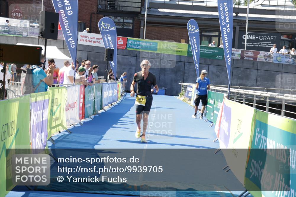 09.08.2026 - GEWOBA Citytriathlon Bremen Yannick Fuchs http://msf.ph/oto/9939705 09.08.2026 11:52:02 Ziel 422 meine-sportfotos.de