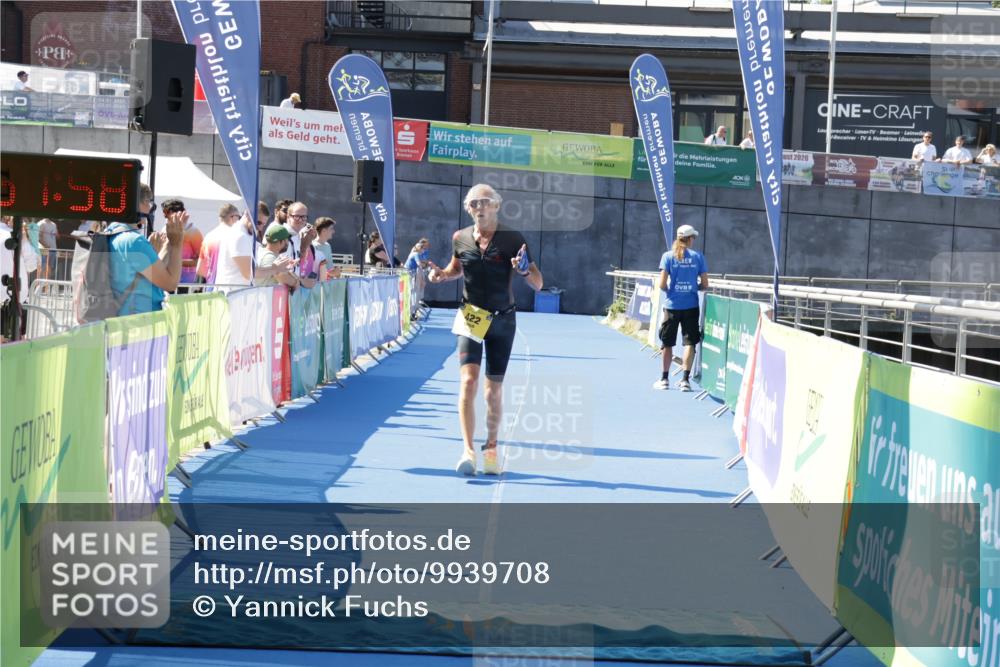 09.08.2026 - GEWOBA Citytriathlon Bremen Yannick Fuchs http://msf.ph/oto/9939708 09.08.2026 11:52:02 Ziel 422 meine-sportfotos.de