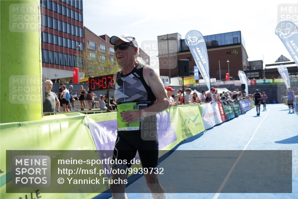 09.08.2026 - GEWOBA Citytriathlon Bremen Yannick Fuchs http://msf.ph/oto/9939732 09.08.2026 15:33:41 Ziel 463, 467 meine-sportfotos.de