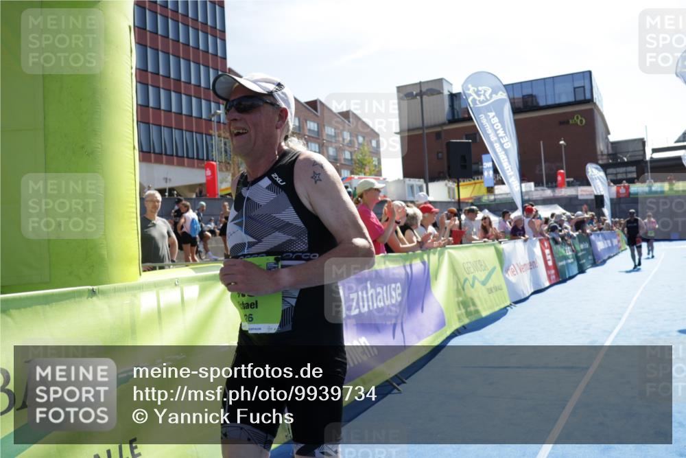 09.08.2026 - GEWOBA Citytriathlon Bremen Yannick Fuchs http://msf.ph/oto/9939734 09.08.2026 15:33:41 Ziel 463, 467 meine-sportfotos.de