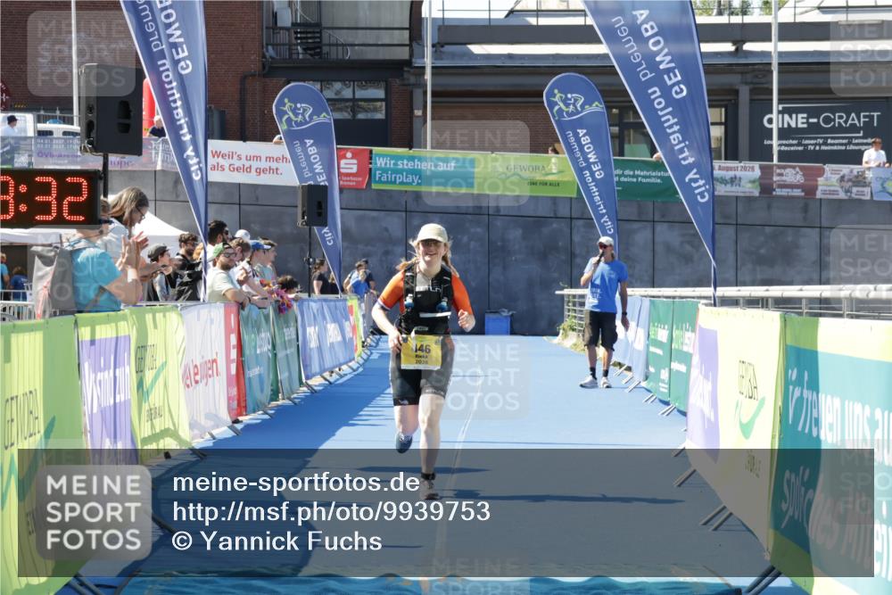 09.08.2026 - GEWOBA Citytriathlon Bremen Yannick Fuchs http://msf.ph/oto/9939753 09.08.2026 11:53:37 Ziel 446 meine-sportfotos.de