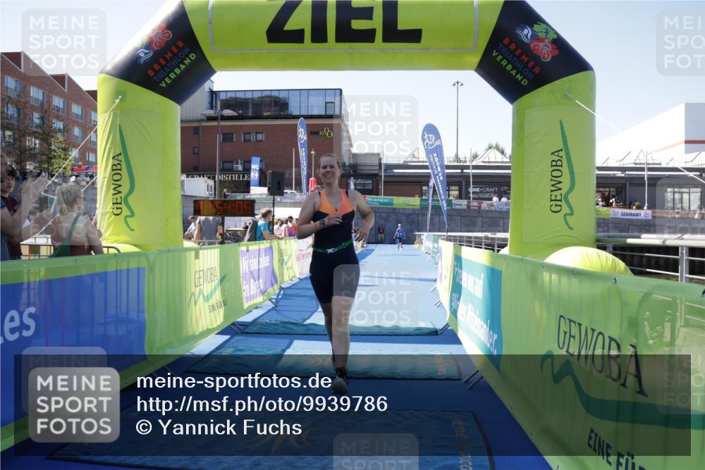 09.08.2026 - GEWOBA Citytriathlon Bremen Yannick Fuchs http://msf.ph/oto/9939786 09.08.2026 11:54:09 Ziel 490 meine-sportfotos.de