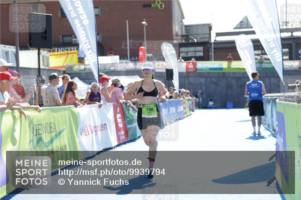 09.08.2026 - GEWOBA Citytriathlon Bremen Yannick Fuchs http://msf.ph/oto/9939794 09.08.2026 15:33:59 Ziel 190 meine-sportfotos.de