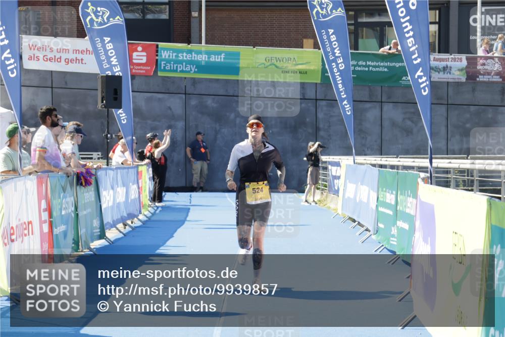 09.08.2026 - GEWOBA Citytriathlon Bremen Yannick Fuchs http://msf.ph/oto/9939857 09.08.2026 11:56:39 Ziel 524 meine-sportfotos.de