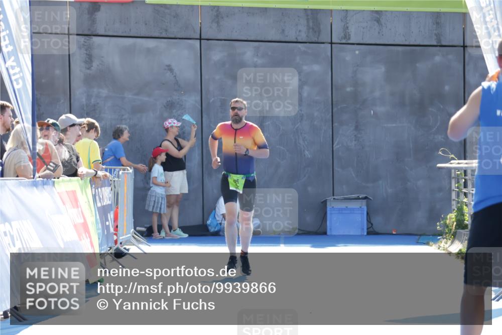 09.08.2026 - GEWOBA Citytriathlon Bremen Yannick Fuchs http://msf.ph/oto/9939866 09.08.2026 15:34:34 Ziel  meine-sportfotos.de