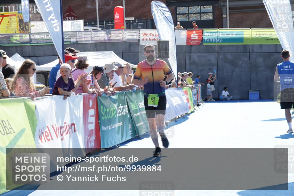 09.08.2026 - GEWOBA Citytriathlon Bremen Yannick Fuchs http://msf.ph/oto/9939884 09.08.2026 15:34:41 Ziel 426 meine-sportfotos.de