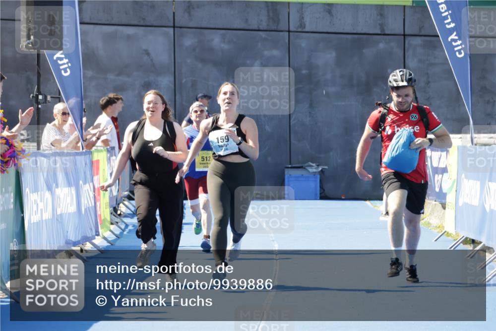 09.08.2026 - GEWOBA Citytriathlon Bremen Yannick Fuchs http://msf.ph/oto/9939886 09.08.2026 11:56:56 Ziel 159 meine-sportfotos.de