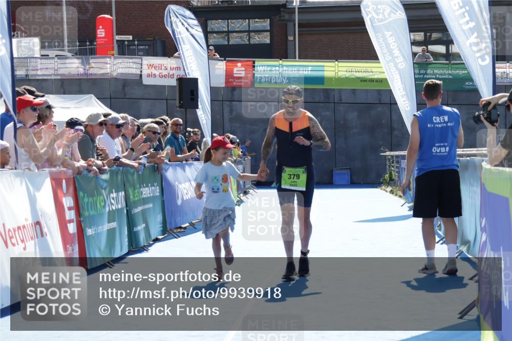 09.08.2026 - GEWOBA Citytriathlon Bremen Yannick Fuchs http://msf.ph/oto/9939918 09.08.2026 15:34:57 Ziel 379 meine-sportfotos.de