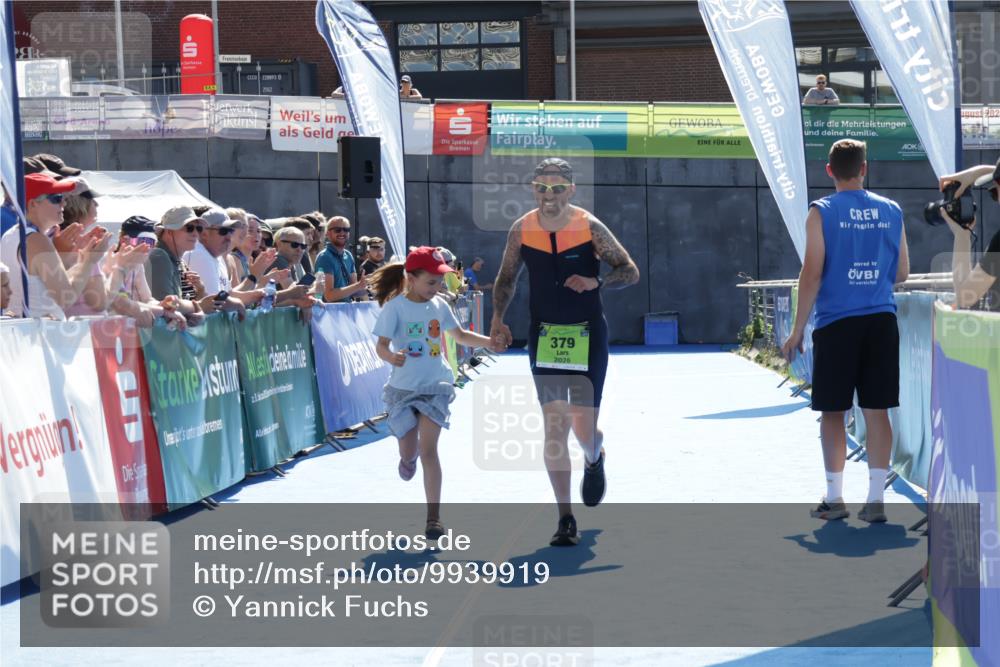 09.08.2026 - GEWOBA Citytriathlon Bremen Yannick Fuchs http://msf.ph/oto/9939919 09.08.2026 15:34:57 Ziel 379 meine-sportfotos.de