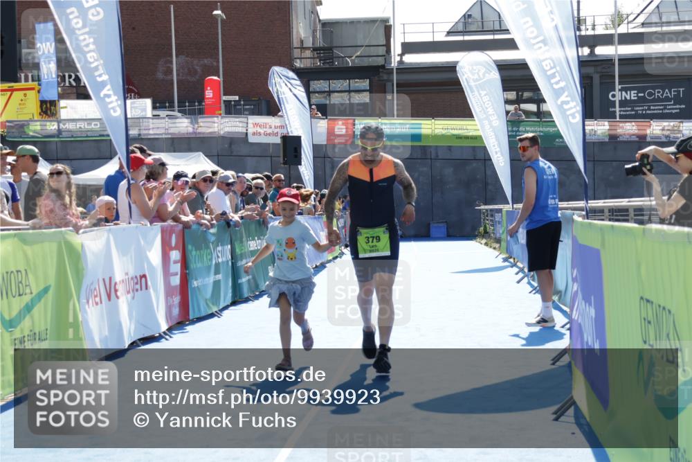 09.08.2026 - GEWOBA Citytriathlon Bremen Yannick Fuchs http://msf.ph/oto/9939923 09.08.2026 15:34:58 Ziel 379 meine-sportfotos.de