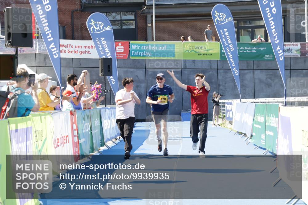 09.08.2026 - GEWOBA Citytriathlon Bremen Yannick Fuchs http://msf.ph/oto/9939935 09.08.2026 11:57:31 Ziel 420 meine-sportfotos.de