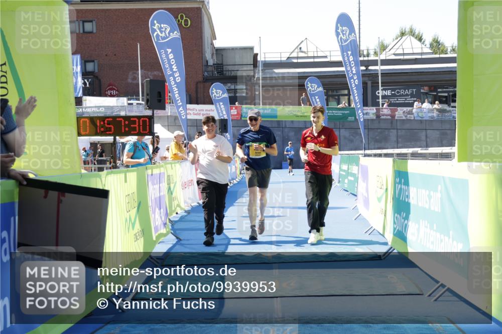 09.08.2026 - GEWOBA Citytriathlon Bremen Yannick Fuchs http://msf.ph/oto/9939953 09.08.2026 11:57:34 Ziel 420 meine-sportfotos.de