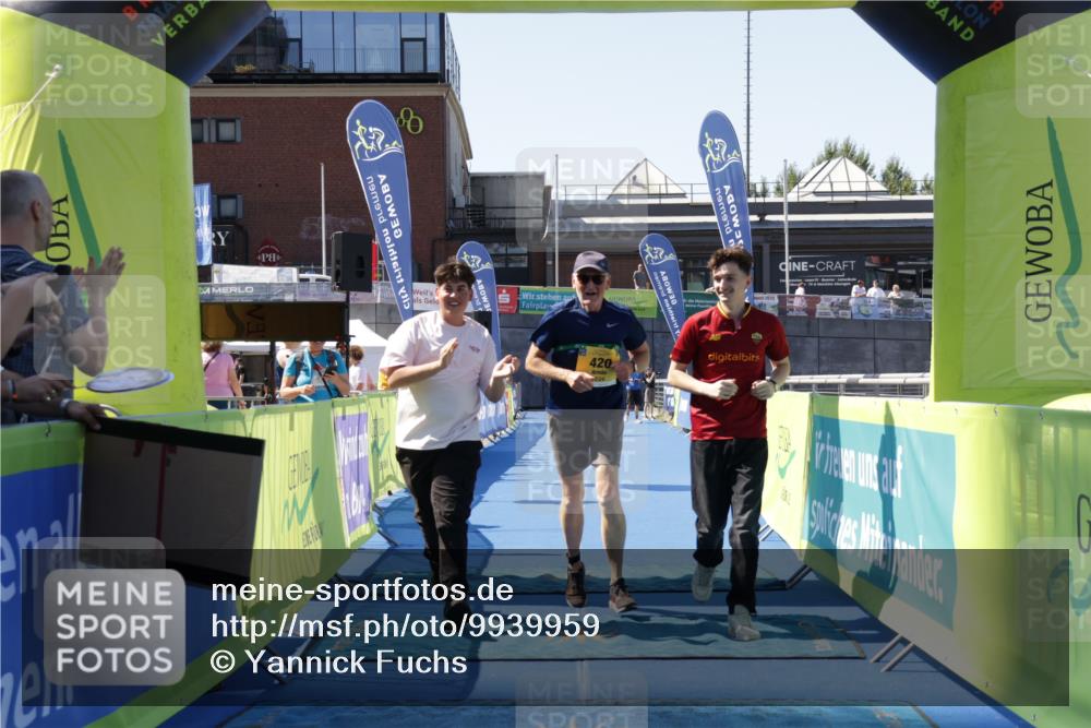 09.08.2026 - GEWOBA Citytriathlon Bremen Yannick Fuchs http://msf.ph/oto/9939959 09.08.2026 11:57:35 Ziel 420 meine-sportfotos.de