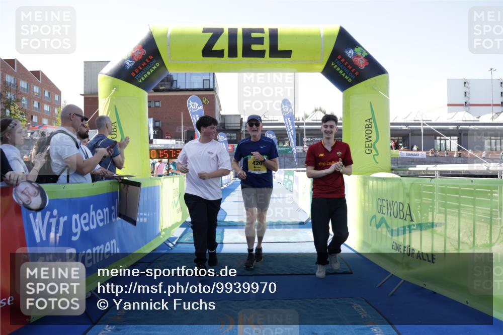 09.08.2026 - GEWOBA Citytriathlon Bremen Yannick Fuchs http://msf.ph/oto/9939970 09.08.2026 11:57:37 Ziel 420 meine-sportfotos.de