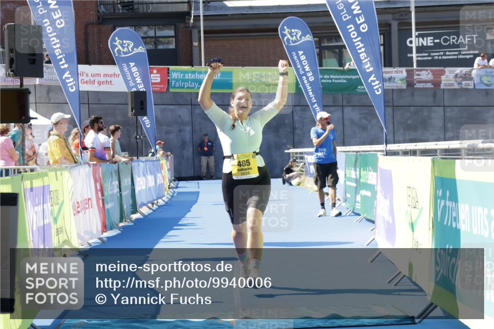 09.08.2026 - GEWOBA Citytriathlon Bremen Yannick Fuchs http://msf.ph/oto/9940006 09.08.2026 11:58:15 Ziel 485 meine-sportfotos.de