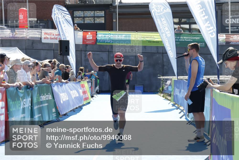 09.08.2026 - GEWOBA Citytriathlon Bremen Yannick Fuchs http://msf.ph/oto/9940068 09.08.2026 15:35:57 Ziel 372 meine-sportfotos.de