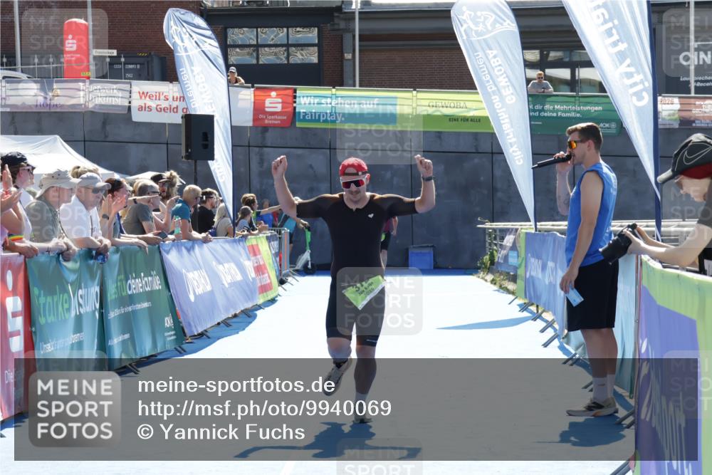 09.08.2026 - GEWOBA Citytriathlon Bremen Yannick Fuchs http://msf.ph/oto/9940069 09.08.2026 15:35:57 Ziel 372 meine-sportfotos.de