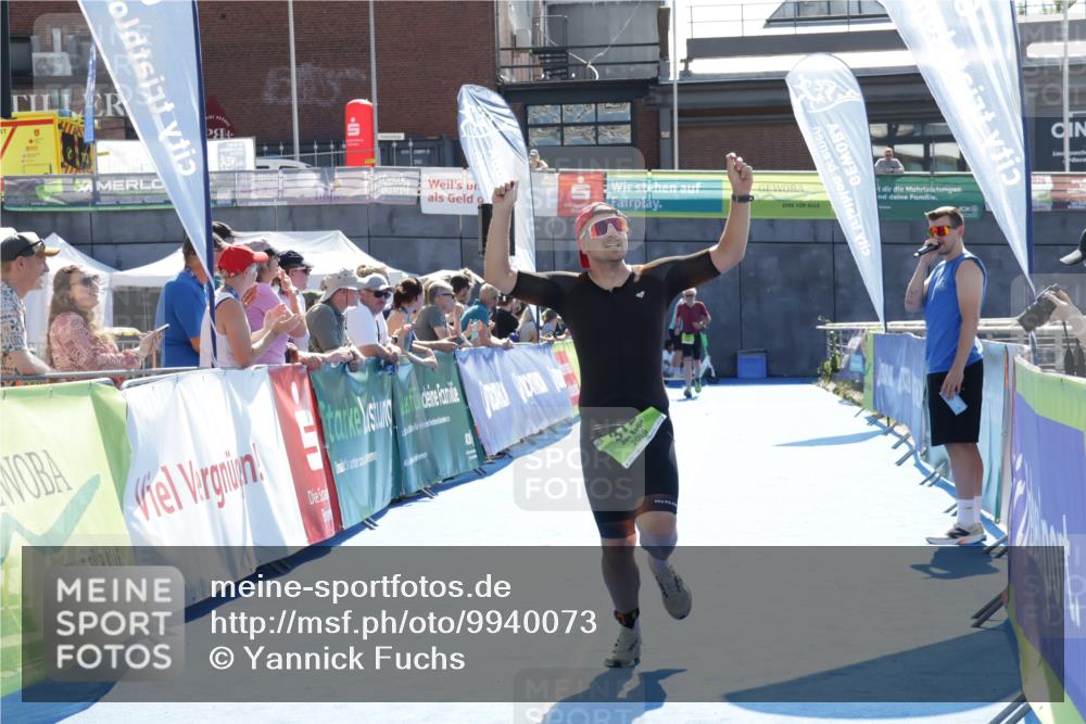 09.08.2026 - GEWOBA Citytriathlon Bremen Yannick Fuchs http://msf.ph/oto/9940073 09.08.2026 15:35:58 Ziel 372 meine-sportfotos.de