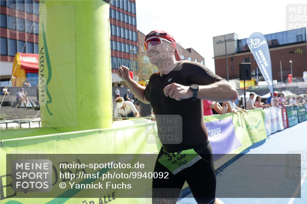09.08.2026 - GEWOBA Citytriathlon Bremen Yannick Fuchs http://msf.ph/oto/9940092 09.08.2026 15:36:00 Ziel 372 meine-sportfotos.de